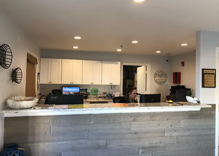 Beachgate Condosuites And Oceanfront Resort