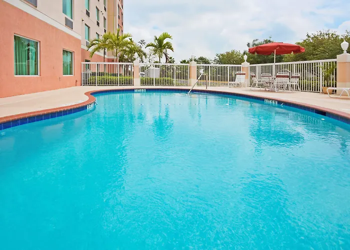 Holiday Inn Express & Suites Pembroke Pines-Sheridan St By Ihg