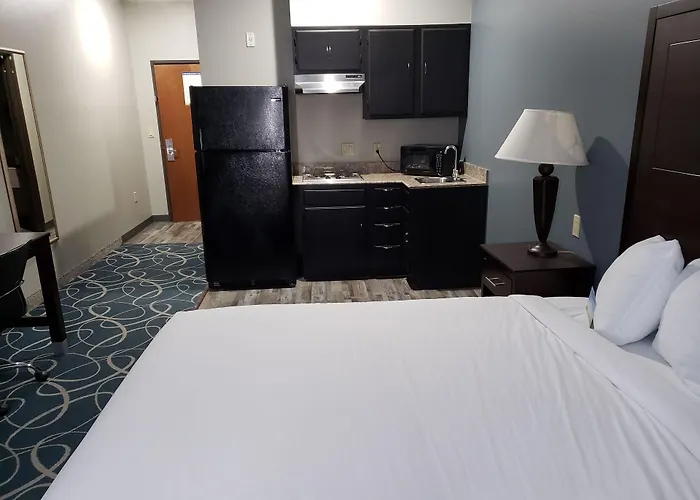 Days Inn & Suites By Wyndham Cleburne Tx