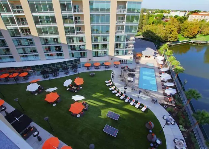 University Plaza Waterfront Hotel