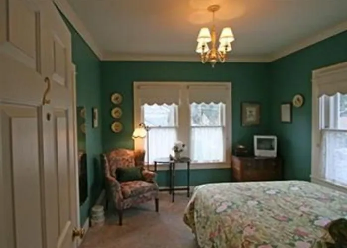 Magnolia Hotel