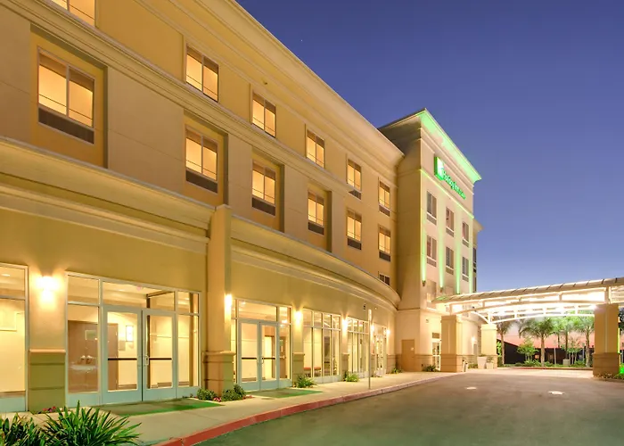 Holiday Inn & Suites Bakersfield By Ihg