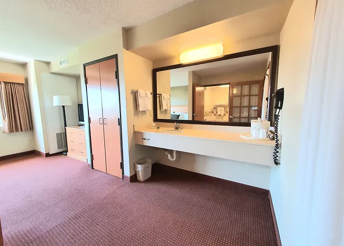 Amerivu Inn And Suites - Waconia