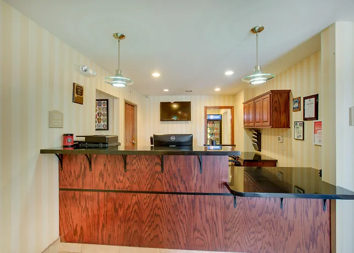 Cobblestone Inn & Suites - Clintonville