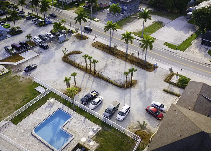 Dockside Inn & Resort