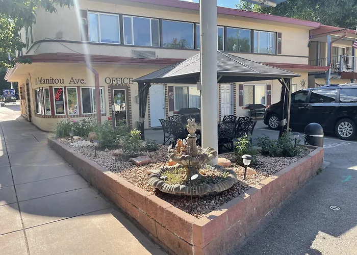 Pikes Peak Inn