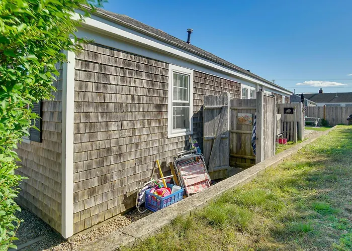 Steps To Eats & Craigville Beach! Cape Cod Cottage