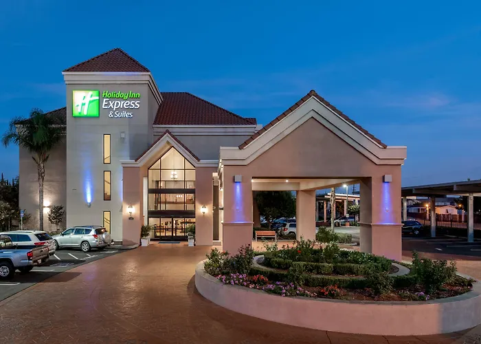 Holiday Inn Express & Suites Lathrop By Ihg