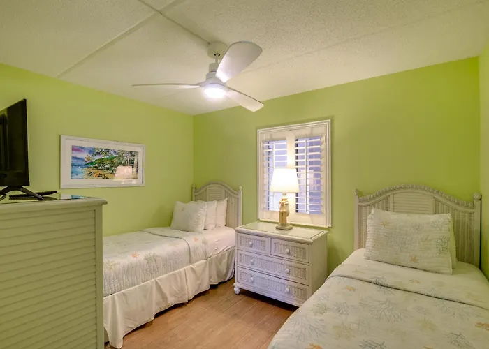 St Augustine Condo W/ Pool Near Flagler College