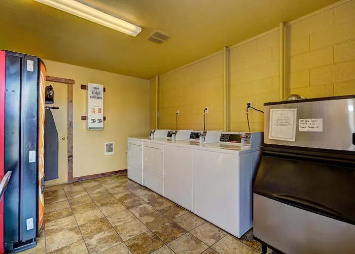Holiday Motel And Rv Park