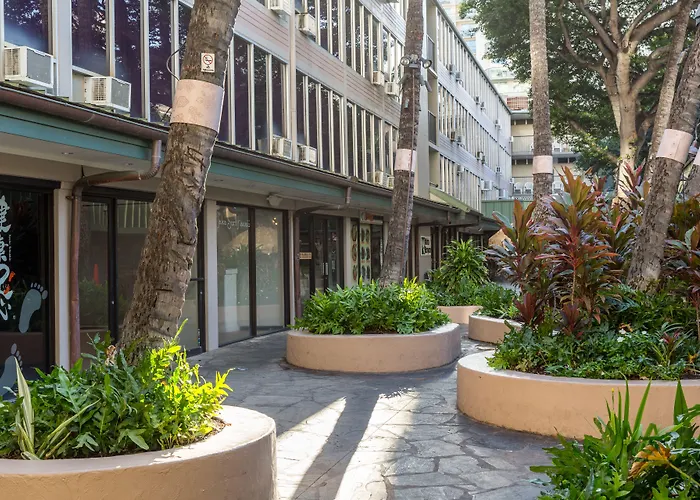 Kuhio Banyan Hotel