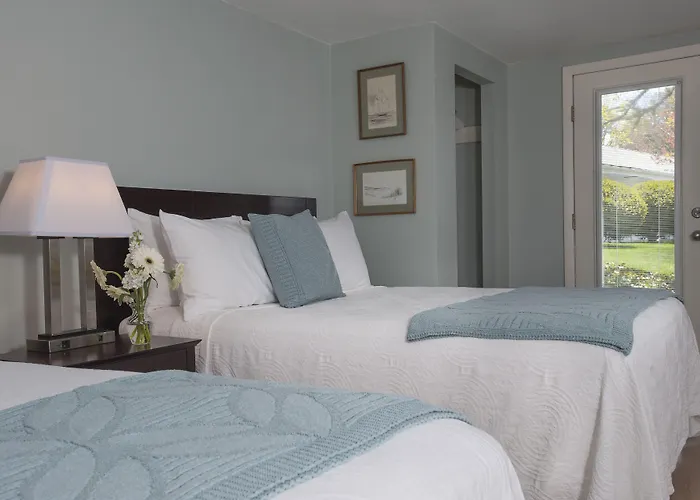Chatham Seafarer Inn