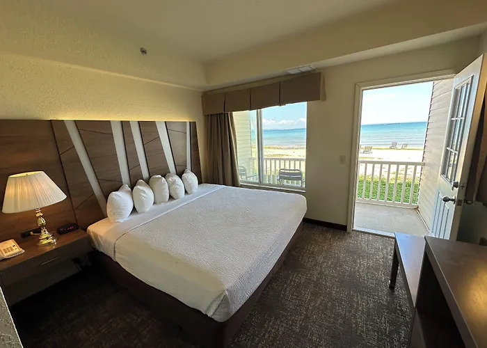 Mackinaw Beach And Bay Inn & Suites