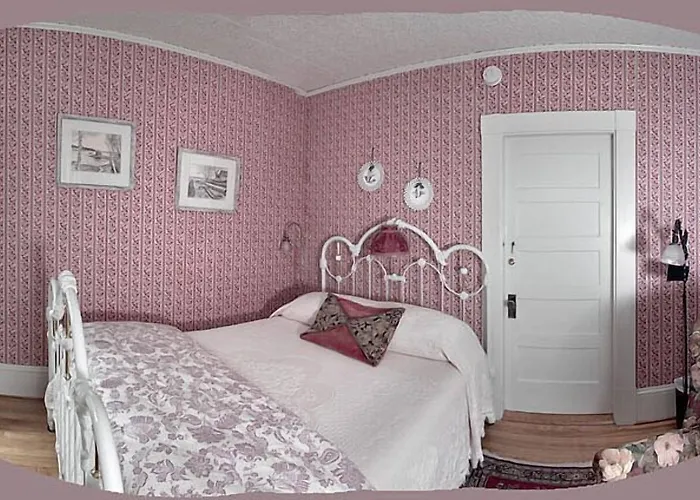 The Jeweled Turret Inn