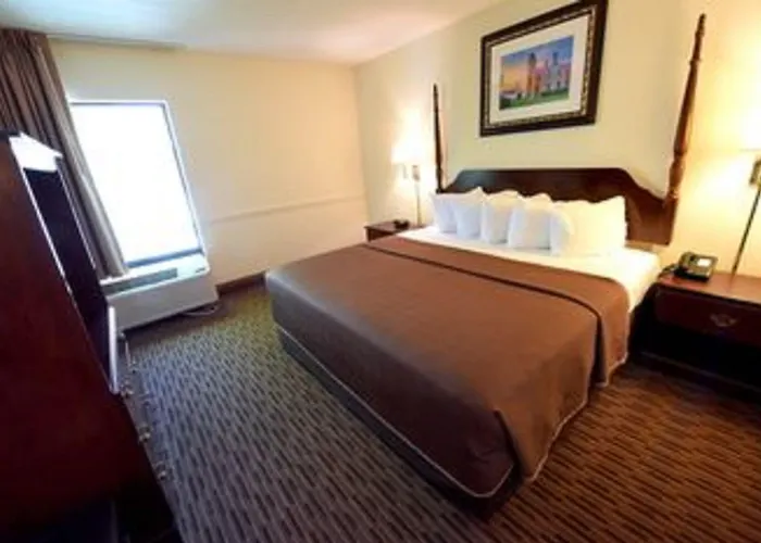Waterfront Inn Mackinaw City