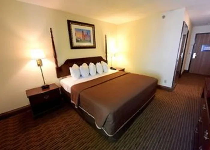 Waterfront Inn Mackinaw City