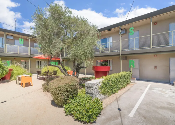 The Greens Hotel On Del Paso