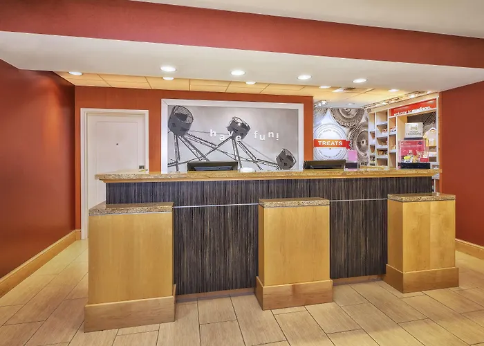 Hampton Inn & Suites Madison - West