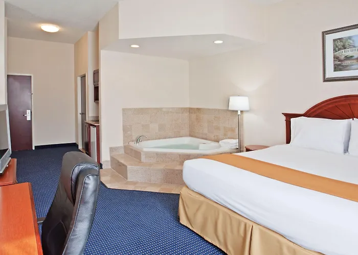 Holiday Inn Express Hotel & Suites Cleveland-Richfield By Ihg
