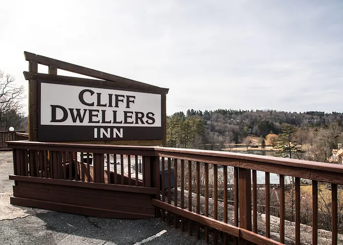 Cliff Dwellers Inn