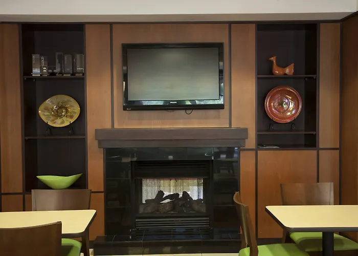 Fairfield Inn & Suites Bedford
