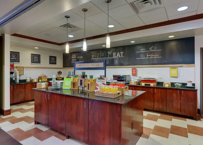 Hampton Inn & Suites Indianapolis-Airport