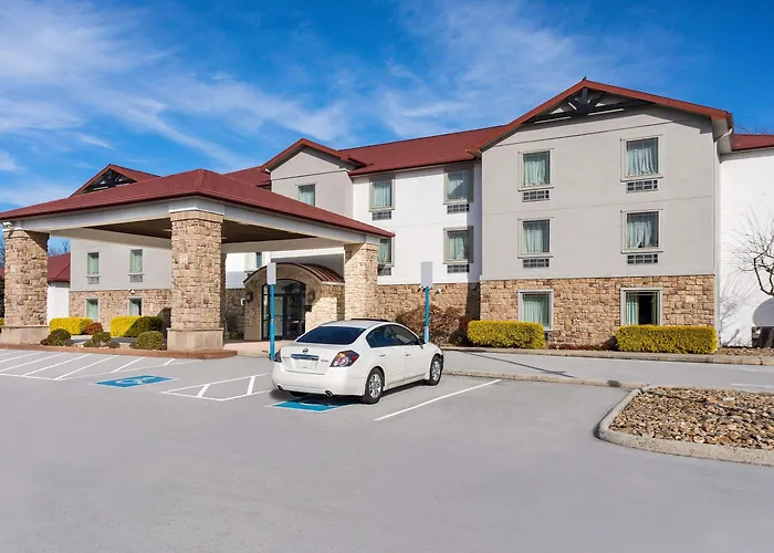 Quality Inn & Suites Monterey I-40