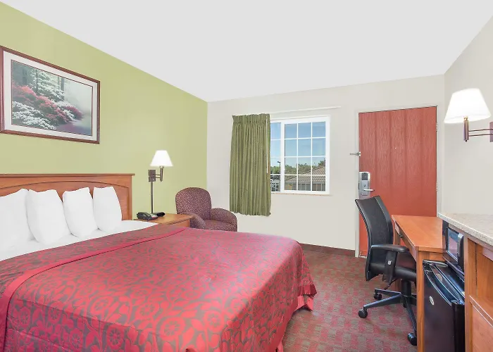 Days Inn By Wyndham Turlock