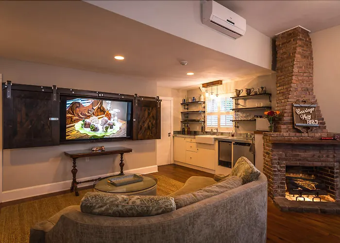Carriage Way Inn Bed & Breakfast Adults Only - 21 Years Old And Up