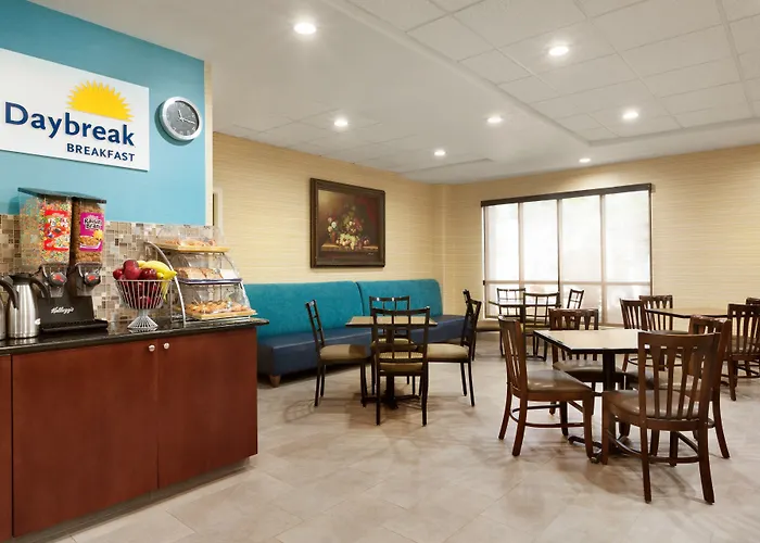 Days Inn & Suites By Wyndham San Antonio Near Frost Bank Center