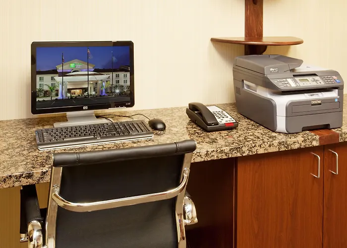 Holiday Inn Express & Suites Dinuba West By Ihg