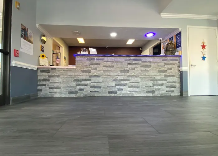 Days Inn & Suites By Wyndham Winnie