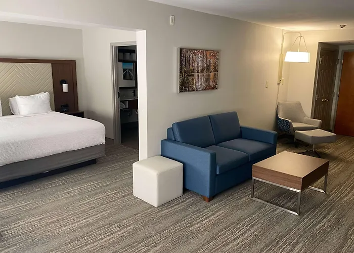Wingate By Wyndham Lafayette Airport