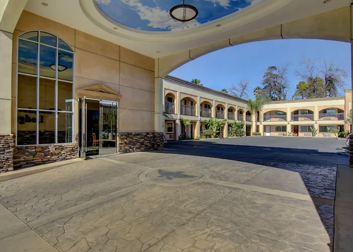 Thunderbird Lodge