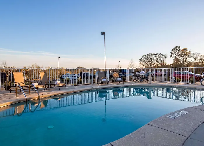 Best Western Dothan Inn & Suites