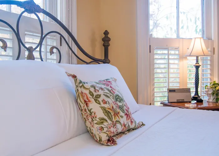 Oak Hill On Love Lane Bed And Breakfast Inn