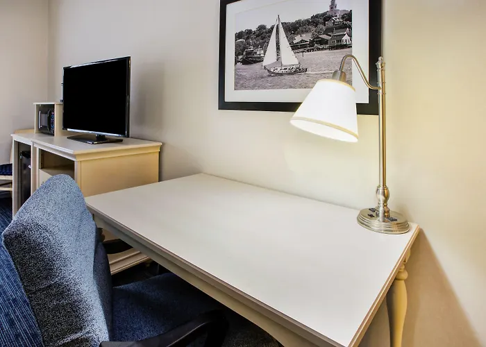 Hampton Inn & Suites - Cape Cod / West Yarmouth