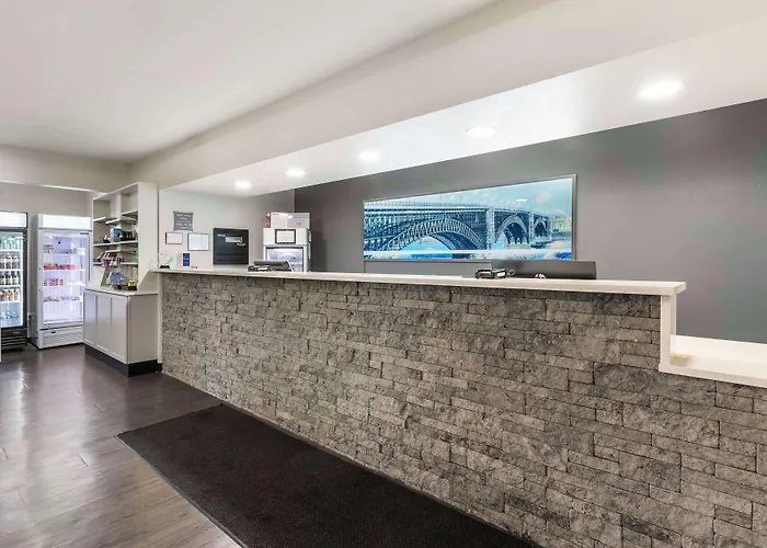 Best Western Plus Midamerica Hotel
