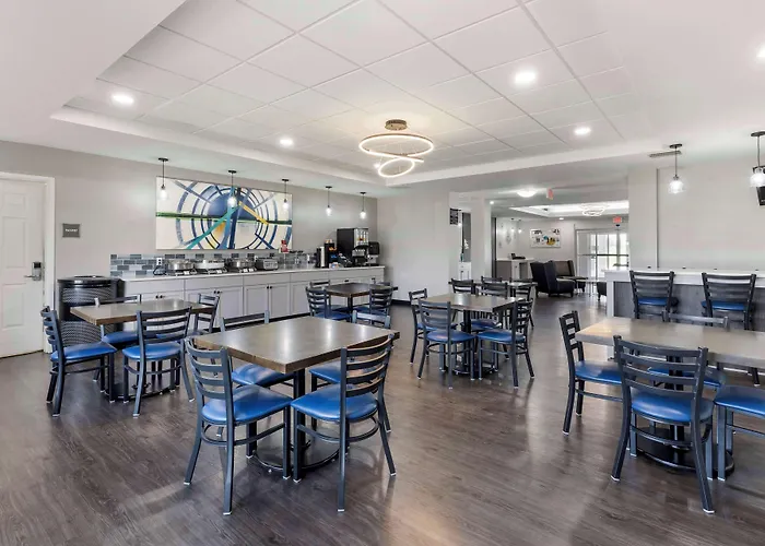 Best Western Plus Midamerica Hotel