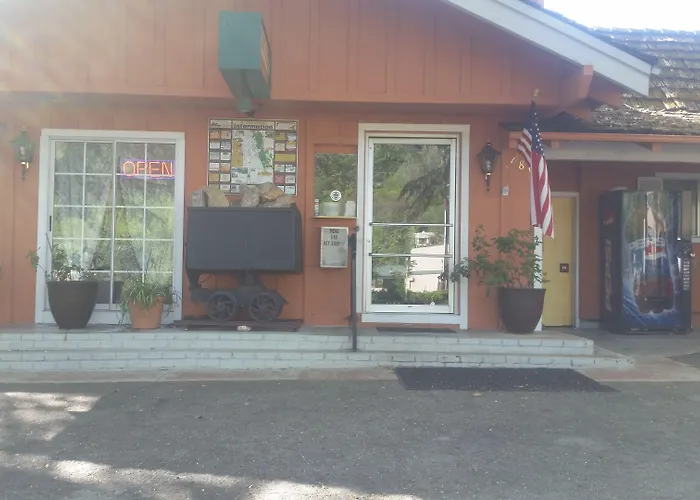 The Gold Lodge