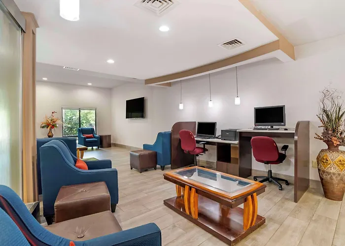 Comfort Suites At Westgate Mall