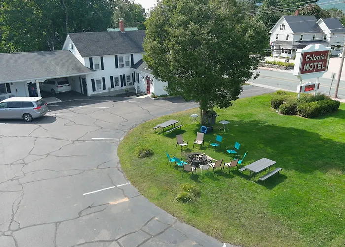 Colonial Motel
