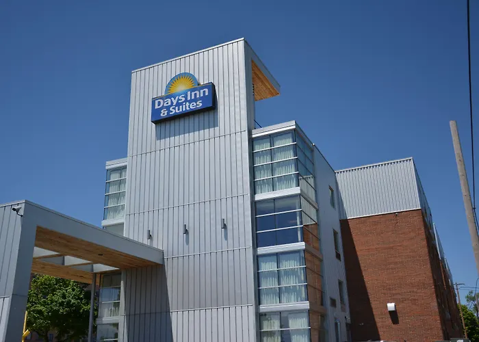 Days Inn & Suites By Wyndham Milwaukee