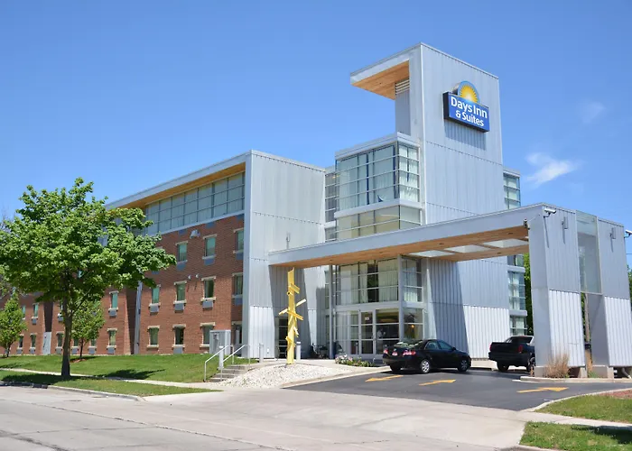 Days Inn & Suites By Wyndham Milwaukee
