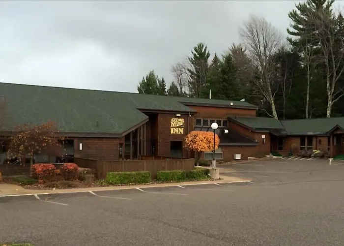 Cedar Motor Inn