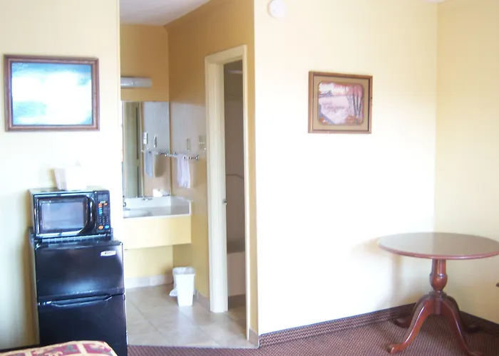 Budgetel Inn & Suites