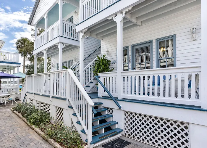Bayfront Westcott House Bed & Breakfast
