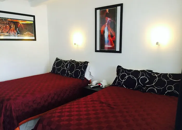 Highlander Motel