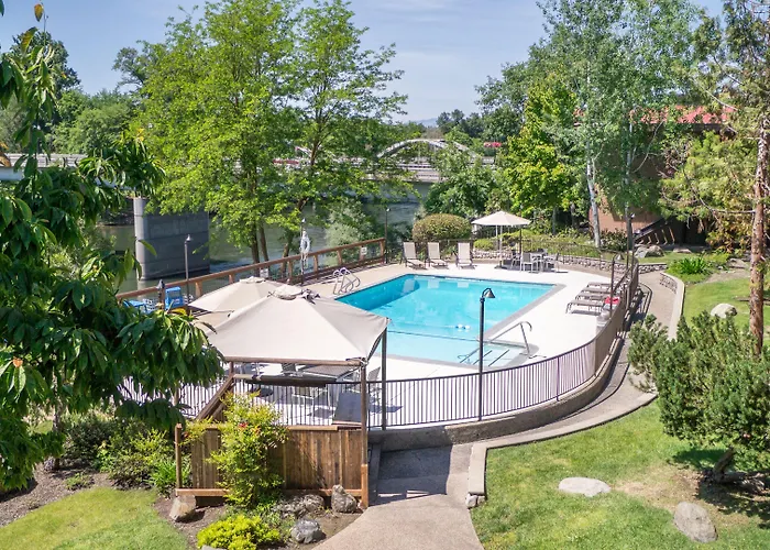 The Lodge At Riverside