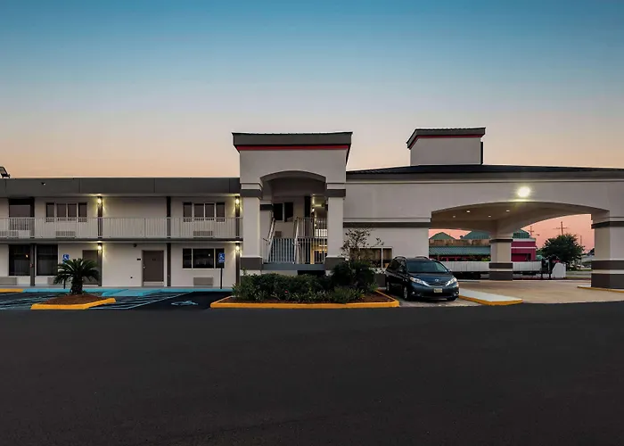 Super 8 By Wyndham Baton Rouge/I-10